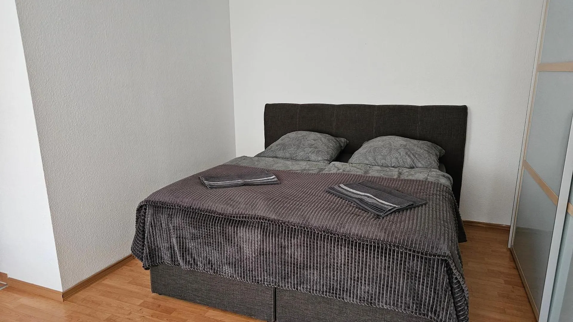 Apartment City-Close - King Bed & Free Garage Bayreuth Germany